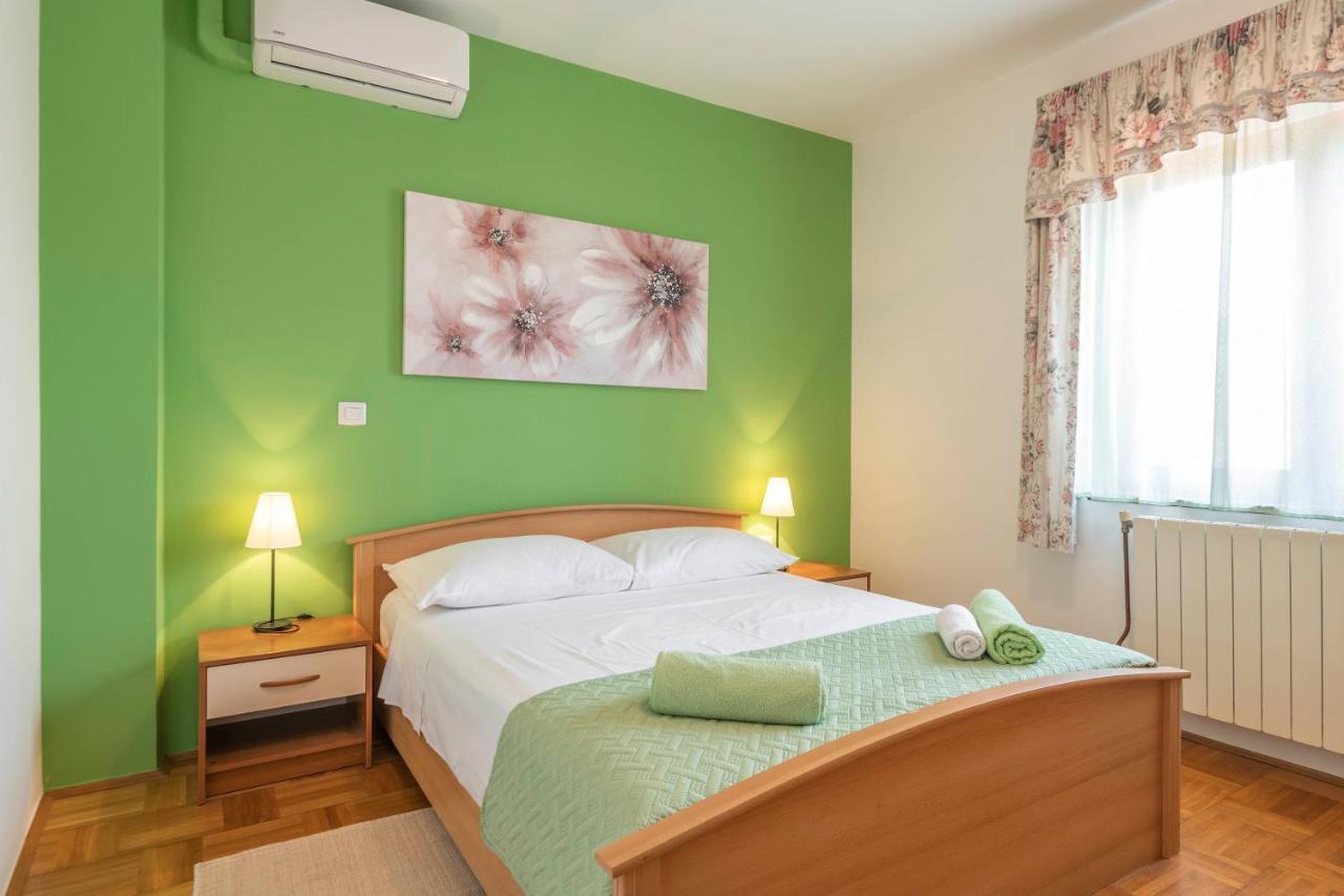 Villa Margerita With Private Pool, Yard And Parking Kastelir Bagian luar foto