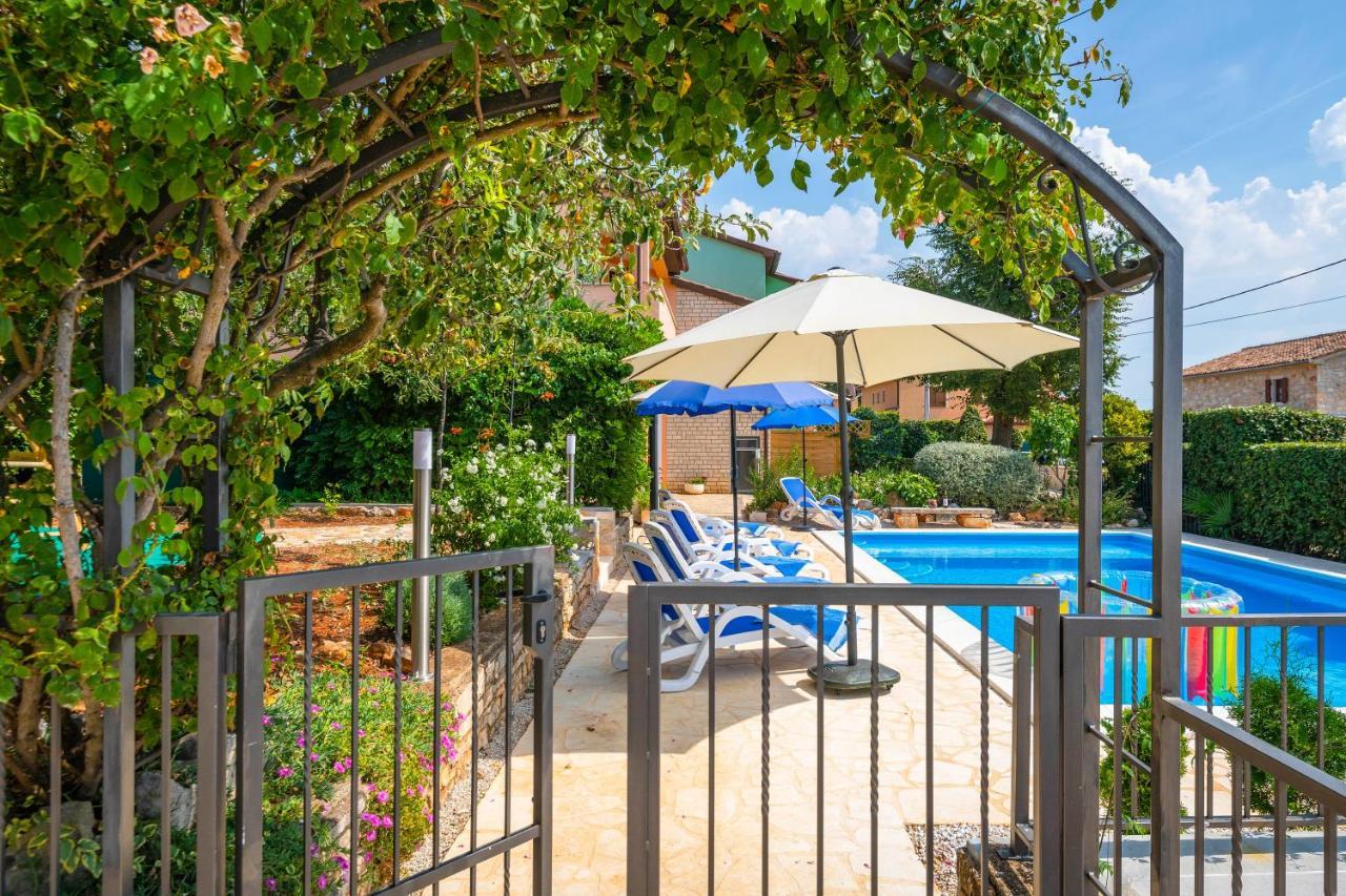 Villa Margerita With Private Pool, Yard And Parking Kastelir Bagian luar foto