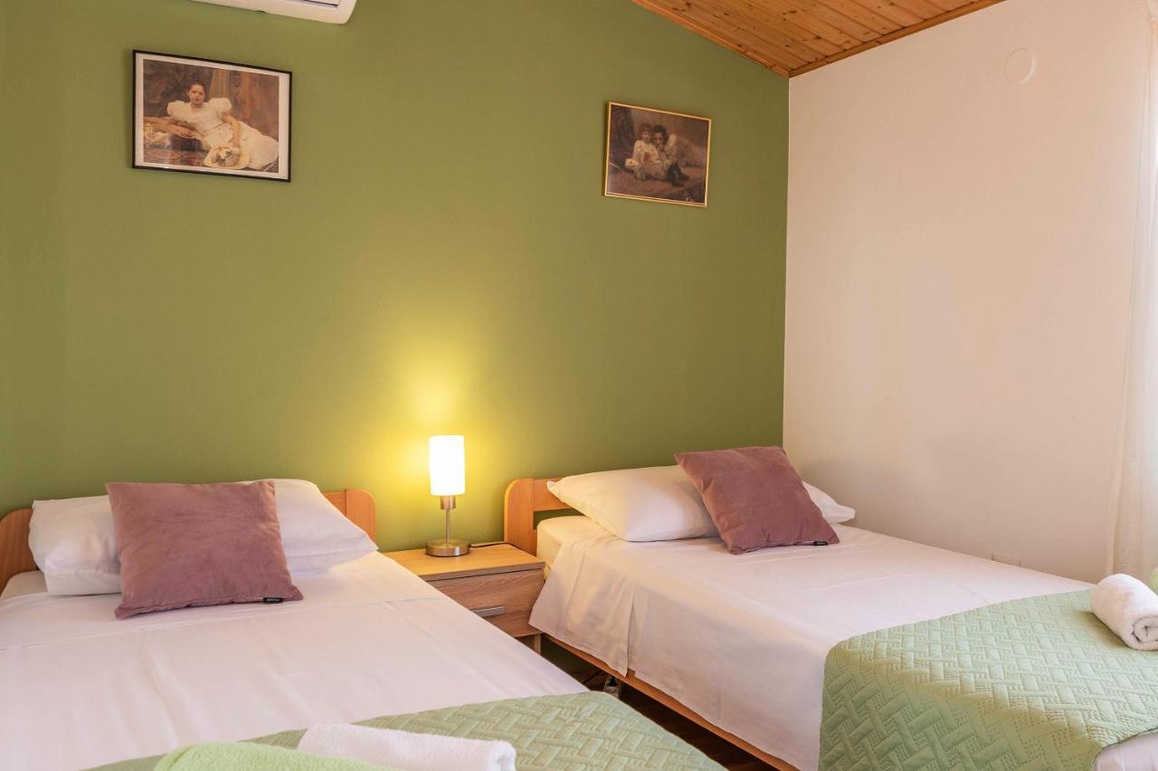 Villa Margerita With Private Pool, Yard And Parking Kastelir Bagian luar foto