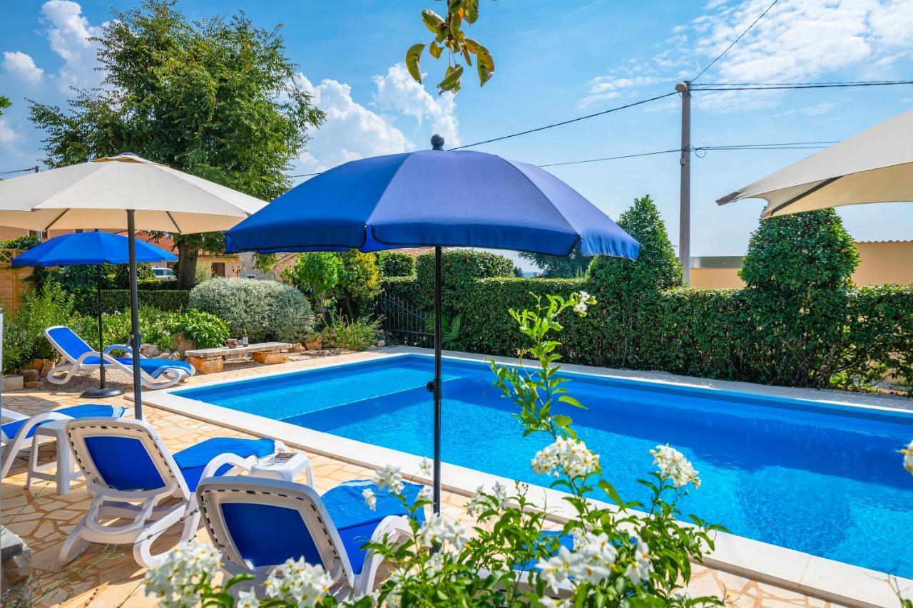 Villa Margerita With Private Pool, Yard And Parking Kastelir Bagian luar foto