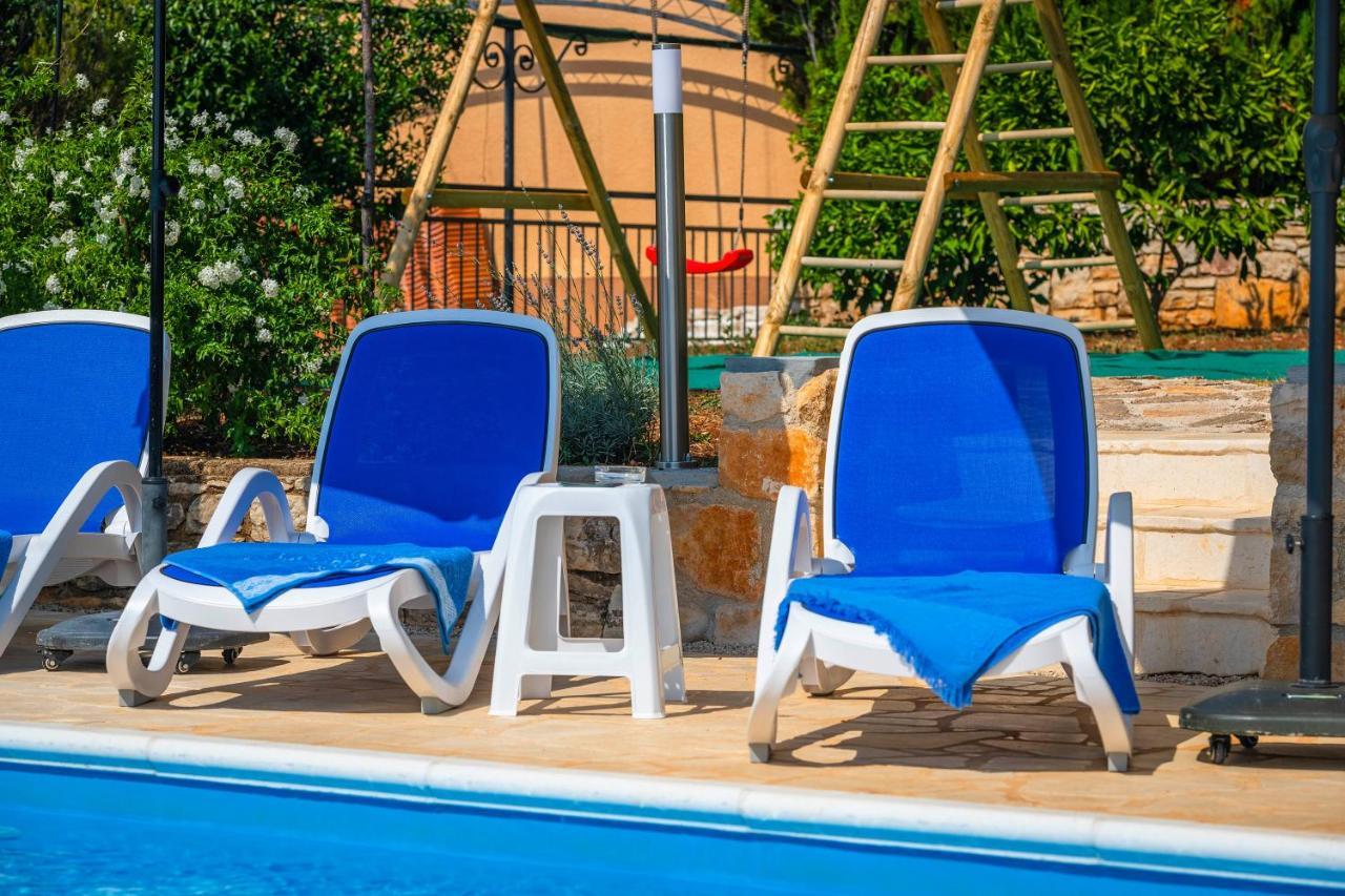 Villa Margerita With Private Pool, Yard And Parking Kastelir Bagian luar foto